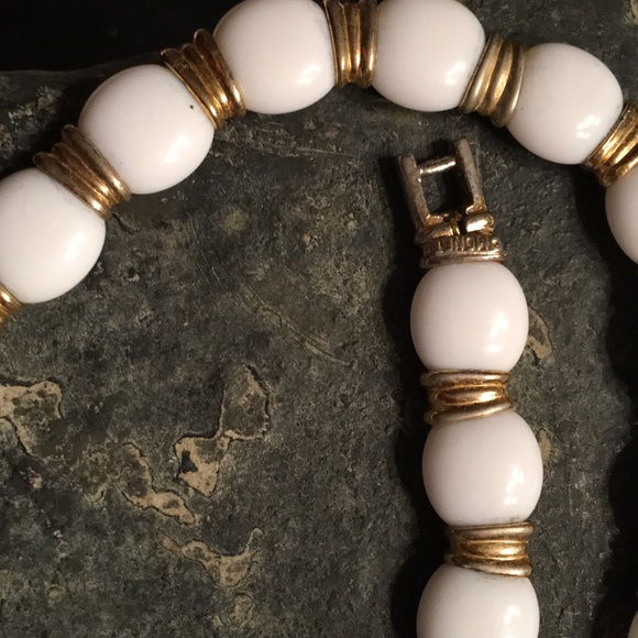 Vintage MONET Necklace - Picture 3 of 4